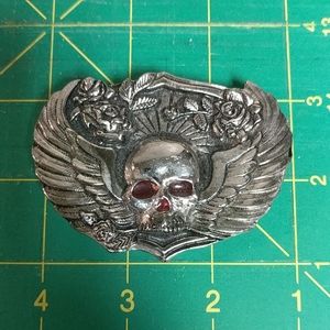 Men's skull and wings belt buckle